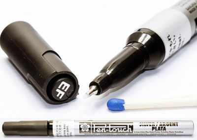 Marker silver pen touch sakura zblizenie na koncowke 2-vert1